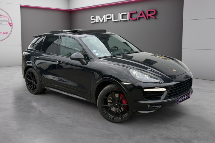 PORSCHE CAYENNE